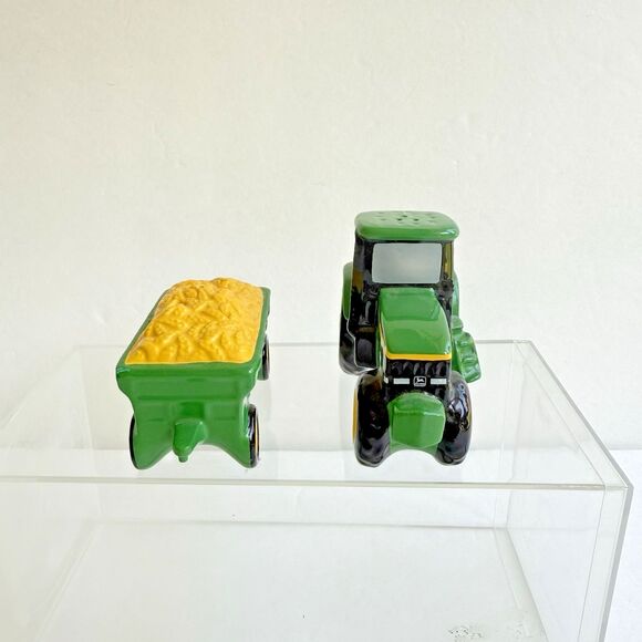 Vintage John Deere Tractor Hay Trailer Salt Pepper Shakers Porcelain/Ceramic - Picture 7 of 12